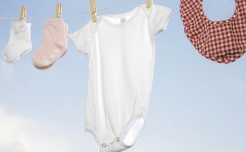 ¿Cómo limpiar adecuadamente la ropa de tu bebé?