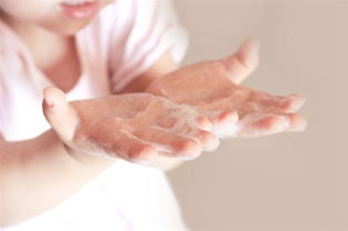 Las ventajas y desventajas de lavarse las manos con jabón de manos