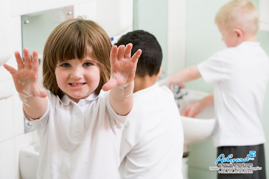 Elija el líquido de lavado de manos adecuado para sus hijos